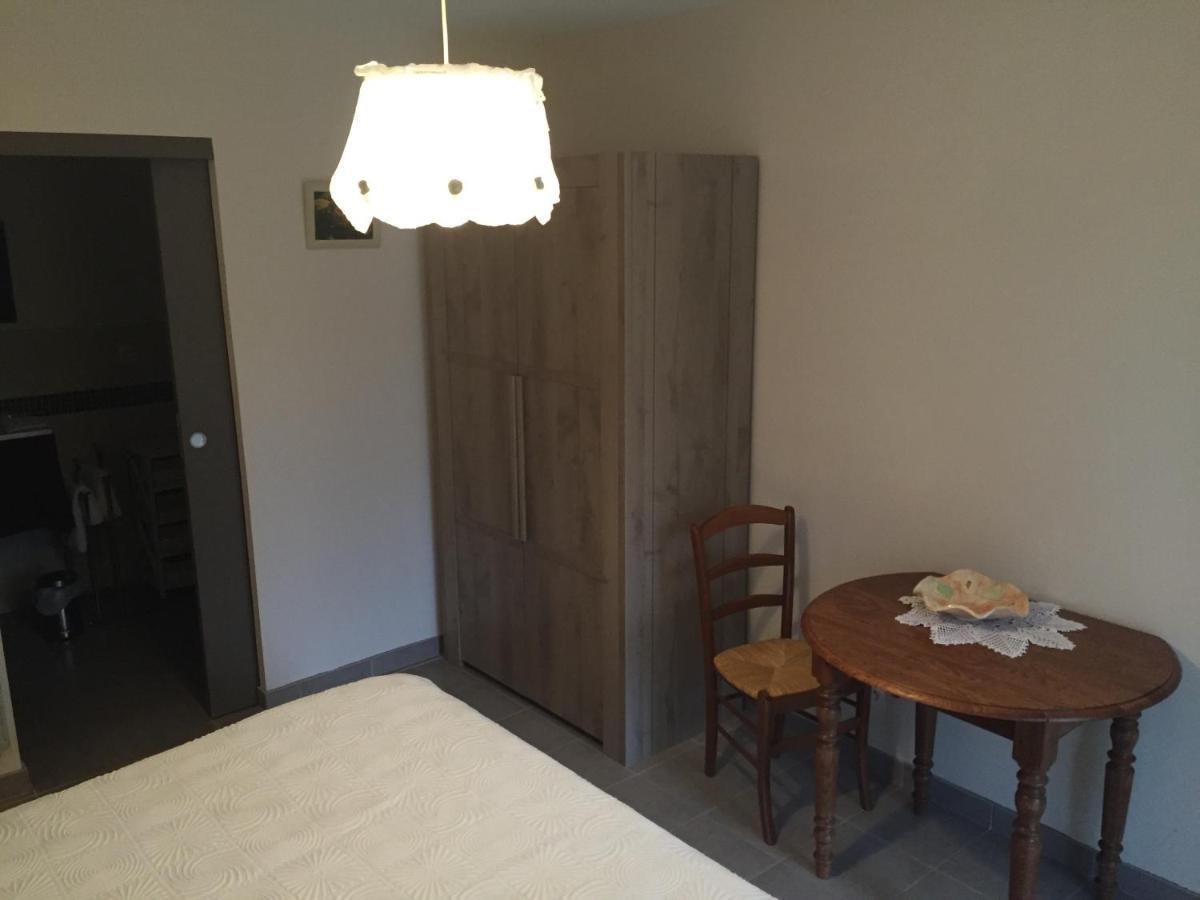 Le Mas De Servant Roulottes Et Chambres D'Hotes Auberives-en-Royans 객실 사진