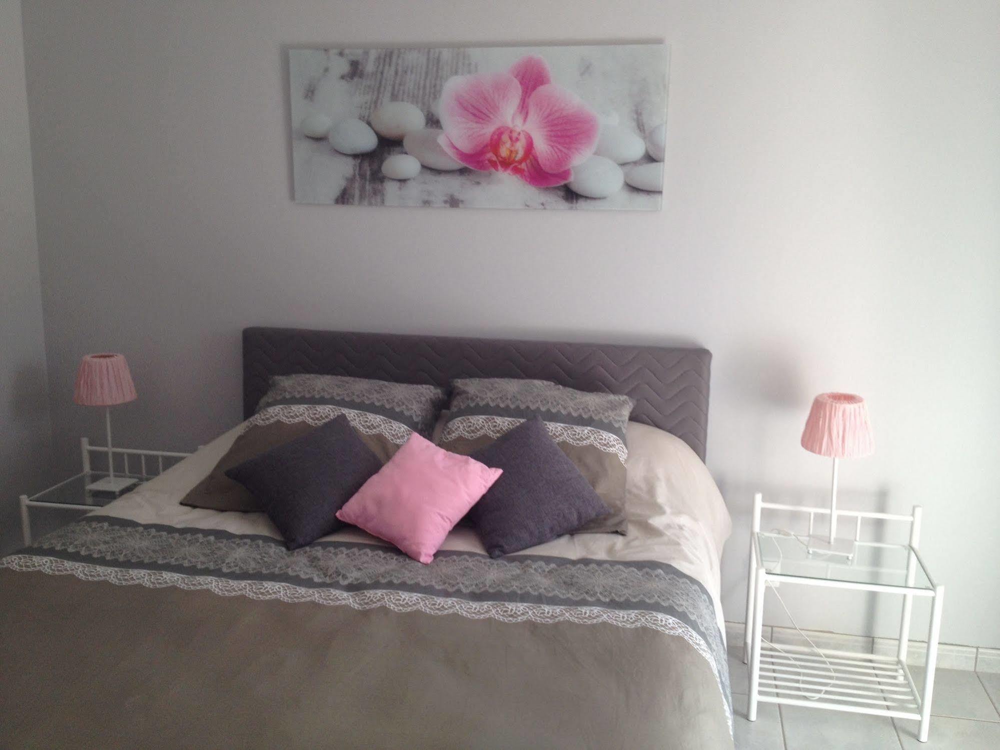 Le Mas De Servant Roulottes Et Chambres D'Hotes Auberives-en-Royans 외부 사진